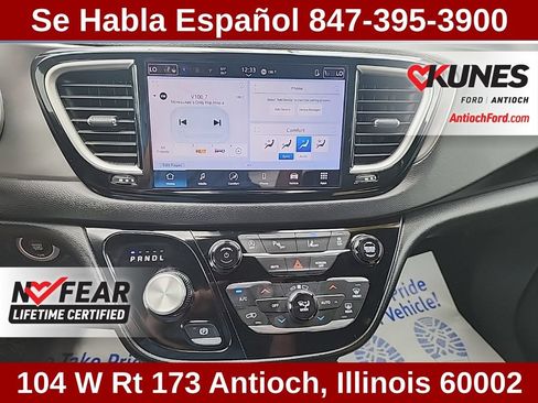 Used 2025 Chrysler Pacifica Select FWD image 26