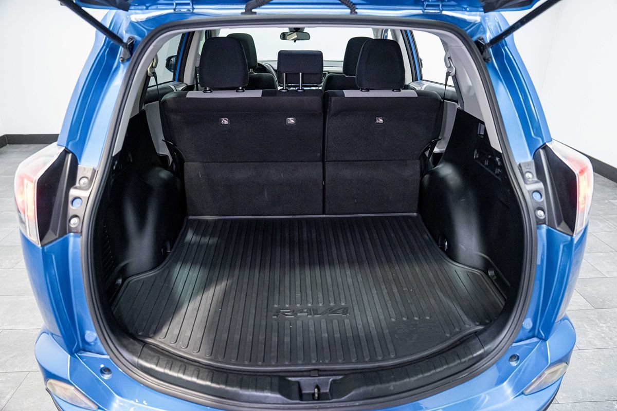 Used 2017 Toyota RAV4 XLE w/ Plus Special Value Package AWD/4WD image 25