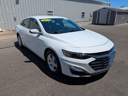Used 2024 Chevrolet Malibu LT image 2