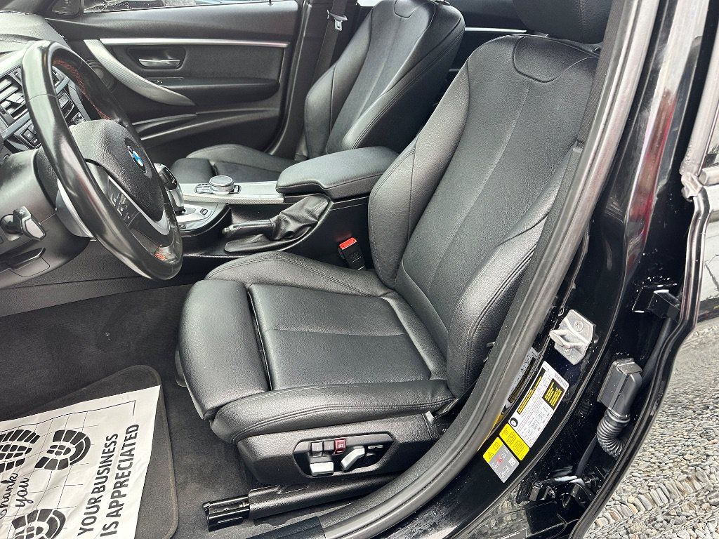 Used 2018 BMW 330e w/ Premium Package RWD image 4