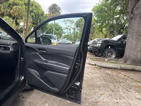 Used 2021 Toyota C-HR LE FWD image 17
