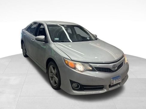 Used 2014 Toyota Camry SE image 1