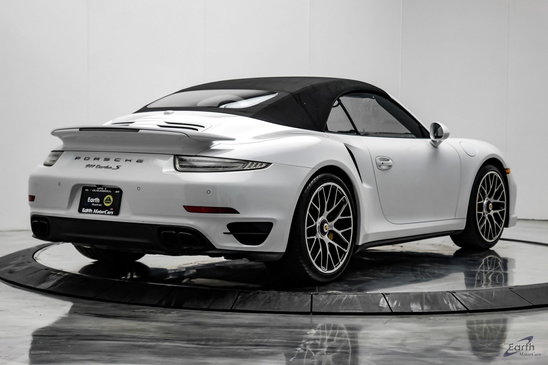Used 2016 Porsche 911 Turbo S AWD/4WD image 19