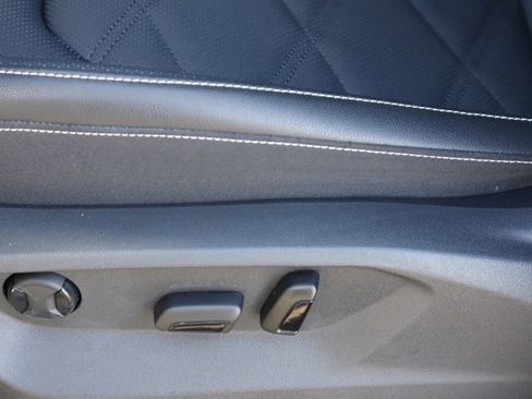 Used 2024 Volkswagen Atlas SE image 16