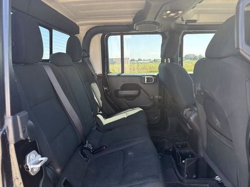 Used 2021 Jeep Gladiator Sport AWD/4WD image 15
