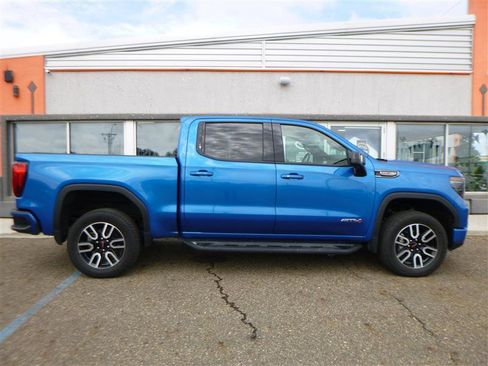 Used 2023 GMC Sierra 1500 AT4 w/ AT4 Preferred Package image 5