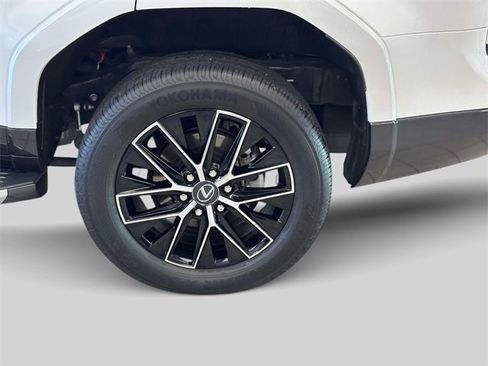 Used 2024 Lexus GX 550 image 14