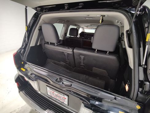 Used 2015 Lexus LX 570 4WD w/ Luxury Package image 12