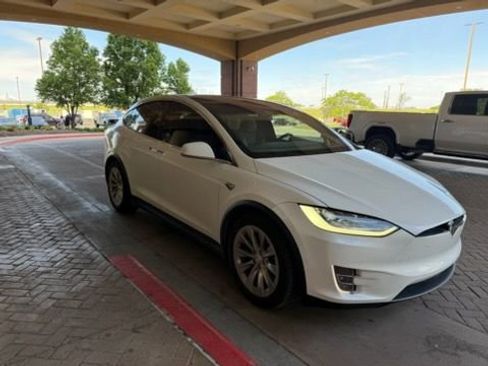 Used 2018 Tesla Model X AWD/4WD image 3