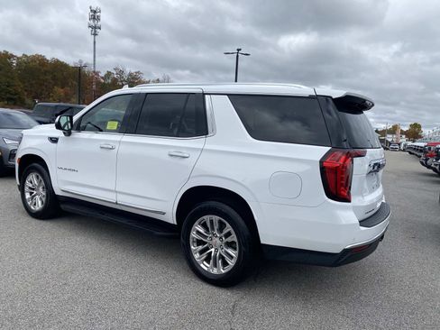 Used 2022 GMC Yukon SLT w/ SLT Premium Package image 3