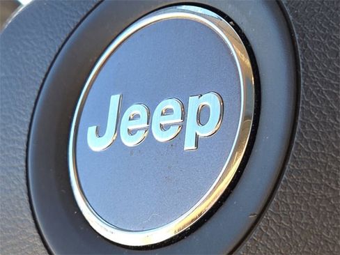 Used 2021 Jeep Grand Cherokee Limited image 27