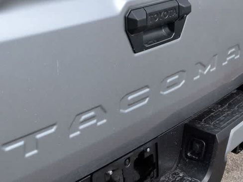 Used 2026 Toyota Tacoma SR5 AWD/4WD image 10