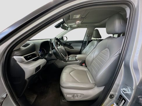 Used 2023 Toyota Highlander XLE image 13
