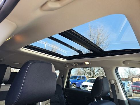 Used 2023 Nissan Pathfinder SV w/ SV Premium Package image 23