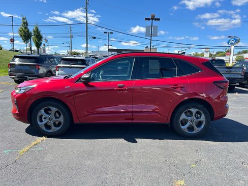 Used 2023 Ford Escape ST-Line w/ Tech Pack #1 AWD/4WD image 8