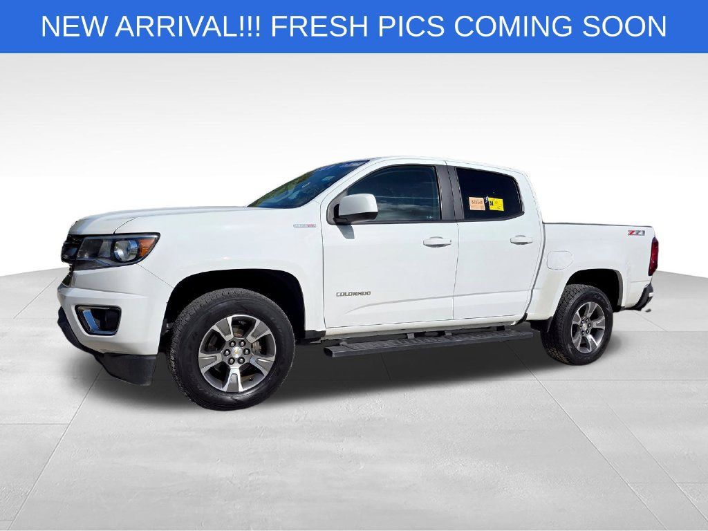 Used 2018 Chevrolet Colorado Z71 AWD/4WD image 2