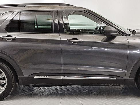 Used 2020 Ford Explorer XLT w/ Equipment Group 202A RWD image 2