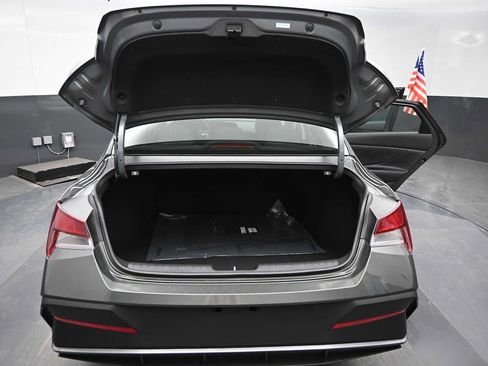 New 2026 Hyundai Elantra SE FWD image 12