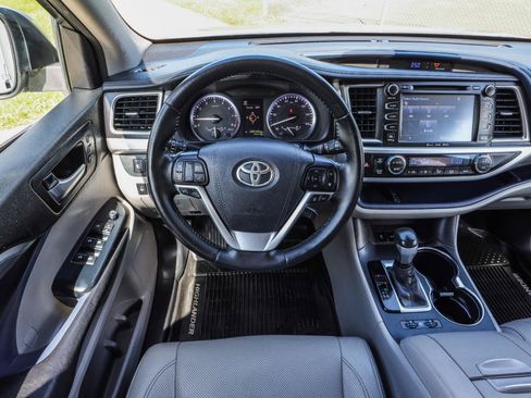 Used 2017 Toyota Highlander Limited AWD/4WD image 29