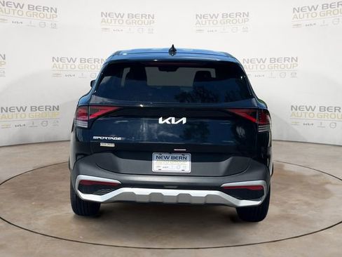 Used 2024 Kia Sportage EX FWD image 4
