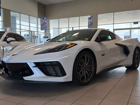 Used 2023 Chevrolet Corvette Stingray Premium Cpe w/ Z51 Performance Package RWD image 8