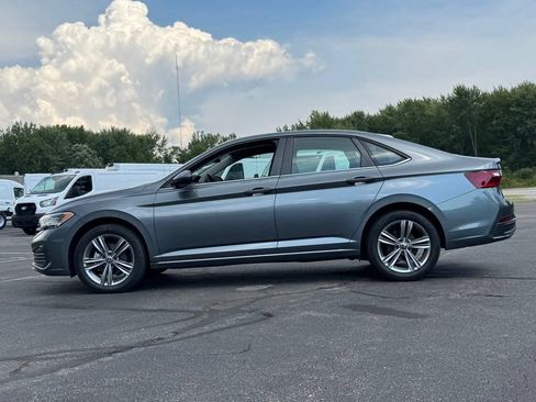 Used 2022 Volkswagen Jetta SE FWD image 4