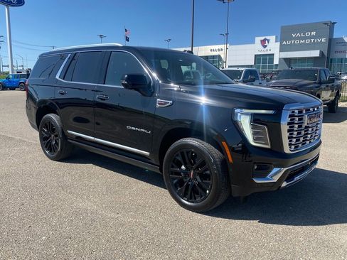 Used 2025 GMC Yukon Denali w/ Sun & Power Step Package image 8