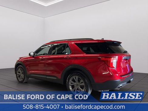 Used 2023 Ford Explorer XLT w/ Equipment Group 202A AWD/4WD image 4