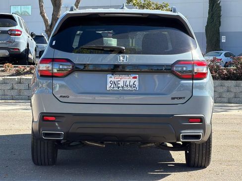 Used 2025 Honda Pilot Sport image 5