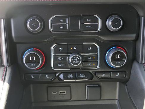 Used 2024 Chevrolet Suburban RST RWD image 20