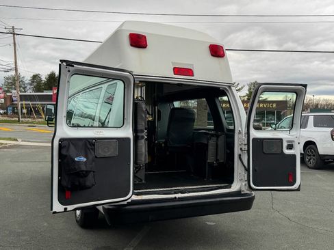 Used 2011 Ford E-350 and Econoline 350 Extended Super Duty w/ PWR Group RWD image 20