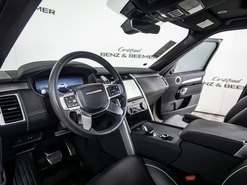 Used 2024 Land Rover Discovery Dynamic SE AWD/4WD image 23