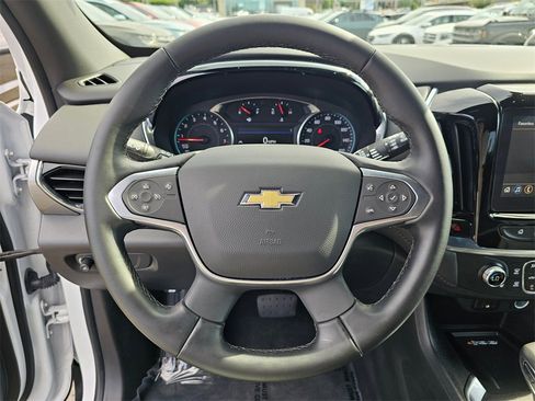 Used 2023 Chevrolet Traverse LT image 27