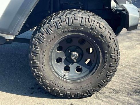 Used 2020 Jeep Gladiator Sport w/ Quick Order Package 24S image 12