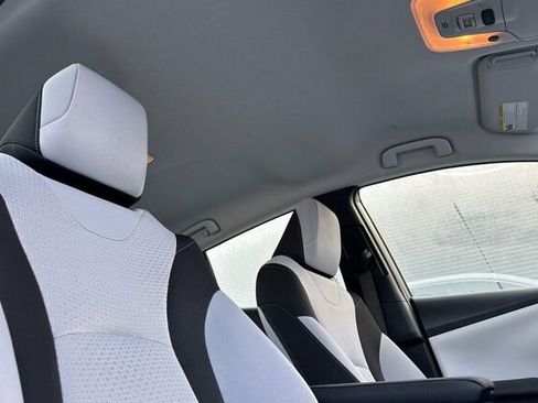 Used 2022 Toyota Prius LE image 14