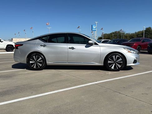 Used 2019 Nissan Altima 2.5 SV image 6