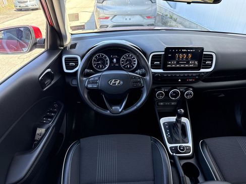 Used 2022 Hyundai Venue Limited w/ Cargo Package FWD image 15