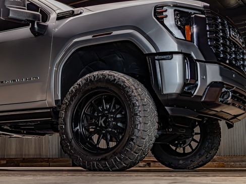 Used 2024 GMC Sierra 3500 Denali Ultimate AWD/4WD image 15
