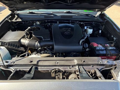 Used 2022 Toyota Tacoma TRD Sport w/ Technology Package AWD/4WD image 22
