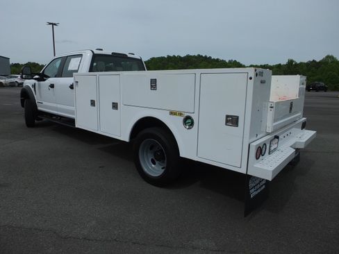 Used 2022 Ford F550 4x4 Crew Cab Super Duty w/ Power Equipment Group image 5