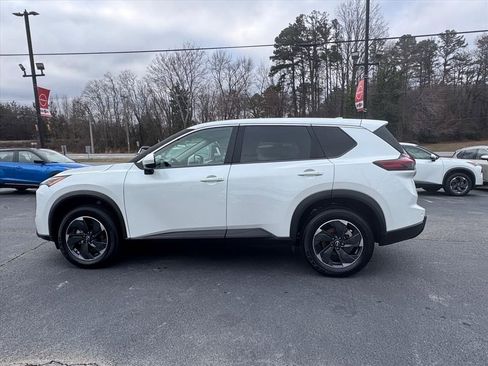 Used 2025 Nissan Rogue SV image 6