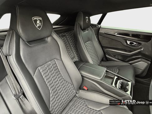 Used 2022 Lamborghini Urus AWD/4WD image 18