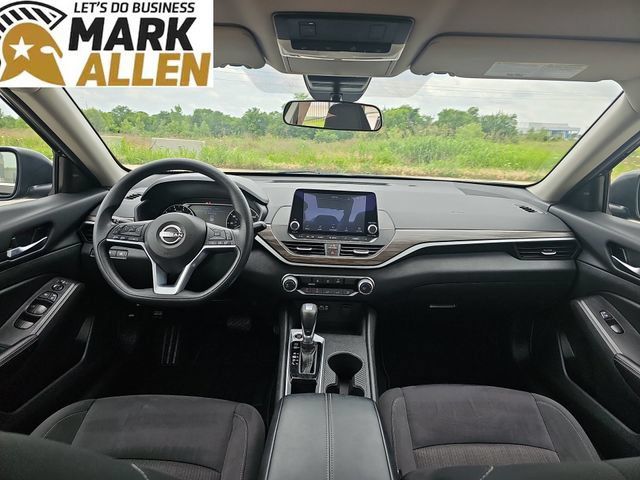 Used 2025 Nissan Altima 2.5 SV FWD image 19