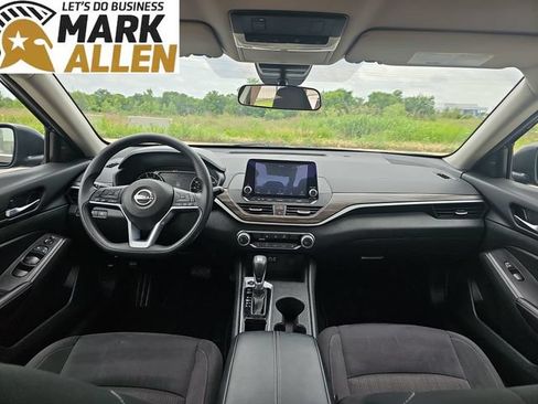 Used 2025 Nissan Altima 2.5 SV FWD image 19