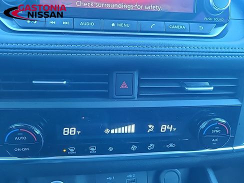 Used 2023 Nissan Rogue SV image 35