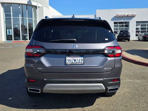 Used 2024 Honda Pilot Touring image 5