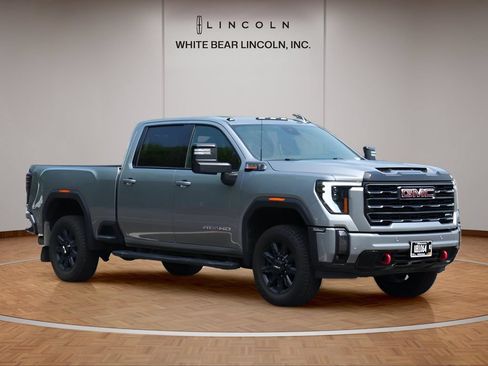 Used 2024 GMC Sierra 3500 AT4 w/ Technology Package AWD/4WD image 3