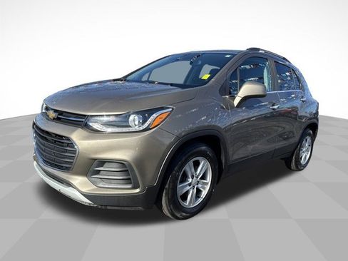 Used 2020 Chevrolet Trax LT w/ LT Convenience Package image 1