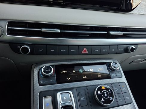 Used 2023 Hyundai Palisade Calligraphy image 16