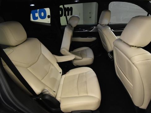 Used 2023 Cadillac XT6 Sport w/ Technology Package AWD/4WD image 18